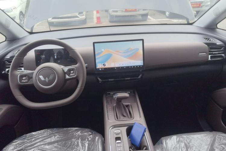 Used Wuling 730 2025 Model 1.5T CVT Elite Edition Center Console