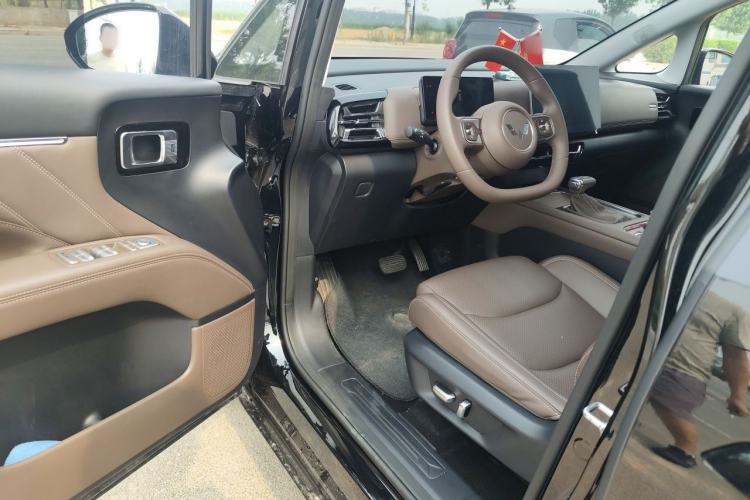 Used Wuling 730 2025 Model 1.5T CVT Elite Edition Driver Seat