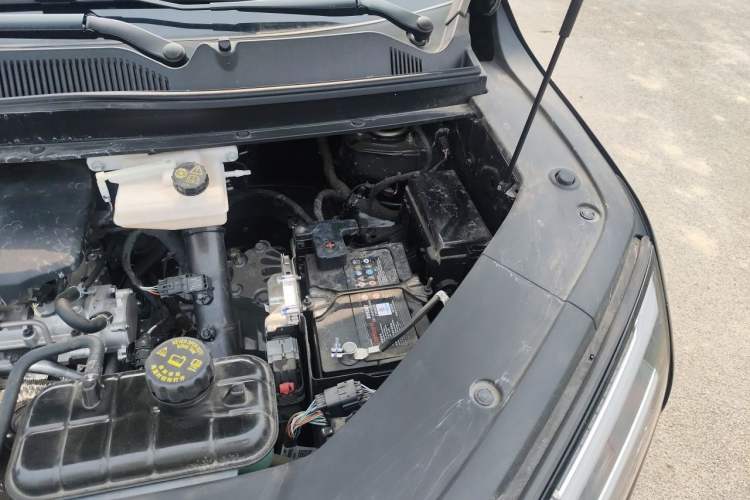 Used Wuling 730 2025 Model 1.5T CVT Elite Edition Engine Bay Left