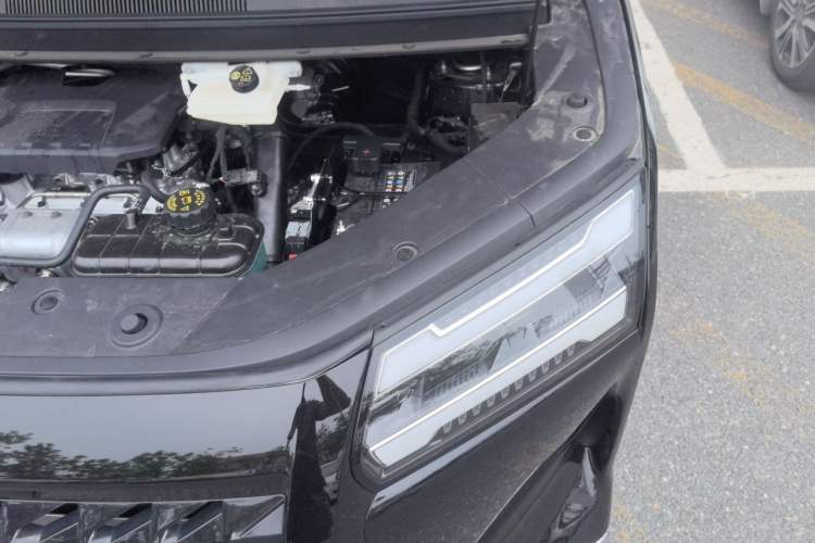 Used Wuling 730 2025 Model 1.5T CVT Elite Edition Engine Bay Left