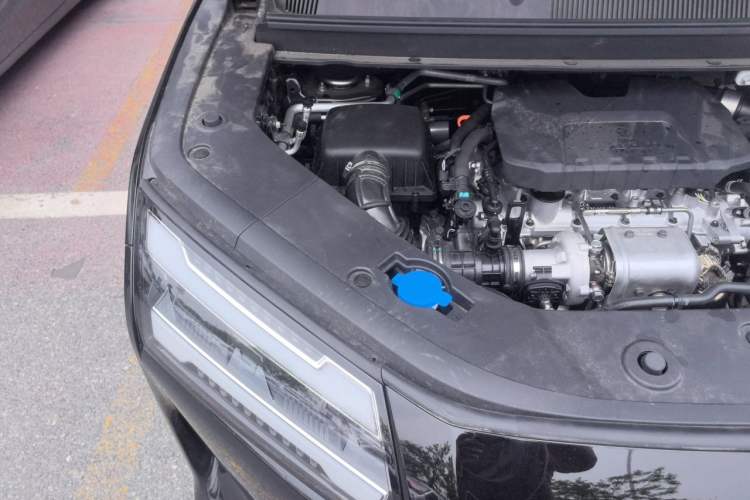 Used Wuling 730 2025 Model 1.5T CVT Elite Edition Engine Bay Right