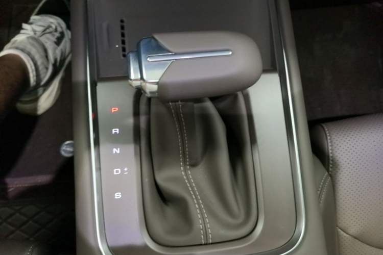 Used Wuling 730 2025 Model 1.5T CVT Elite Edition Gear Lever