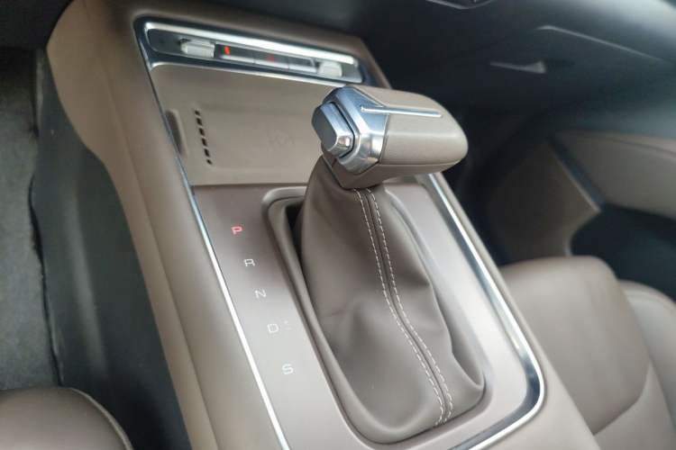 Used Wuling 730 2025 Model 1.5T CVT Elite Edition Gear Lever