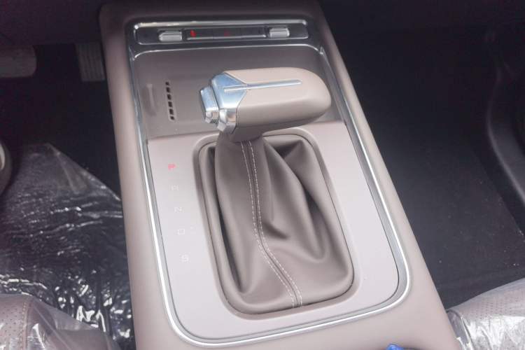 Used Wuling 730 2025 Model 1.5T CVT Elite Edition Gear Lever