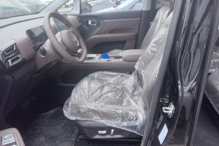 Used Wuling 730 2025 Model 1.5T CVT Elite Edition Left Front Seat