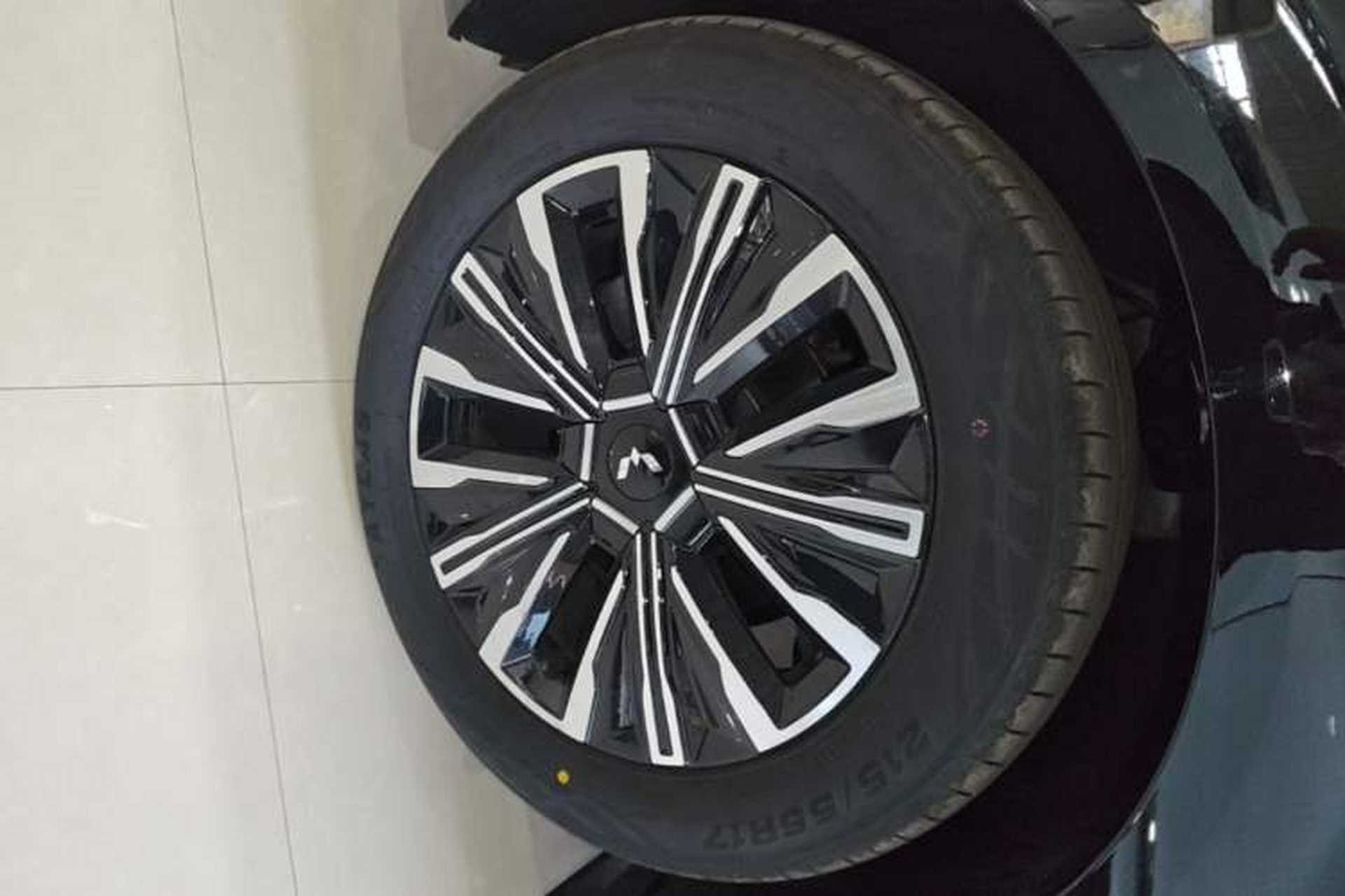 Used Wuling 730 2025 Model 1.5T CVT Elite Edition Left Front Wheel Hub