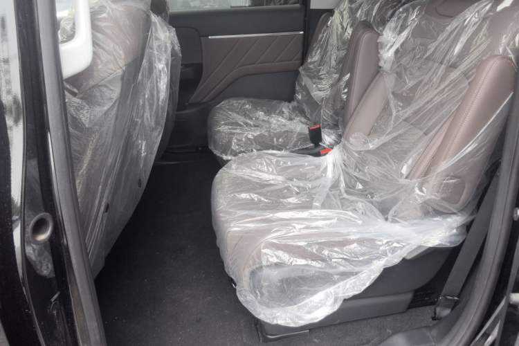 Used Wuling 730 2025 Model 1.5T CVT Elite Edition Left Rear Seat