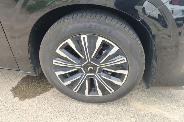 Used Wuling 730 2025 Model 1.5T CVT Elite Edition Right Front Wheel Hub