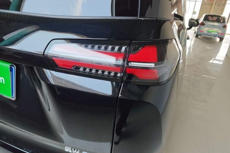 Used Wuling 730 2025 Model 1.5T CVT Elite Edition Right Rear Taillight