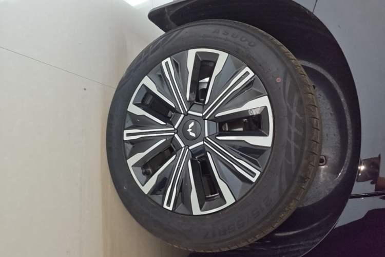 Used Wuling 730 2025 Model 1.5T CVT Elite Edition Right Rear Wheel Hub