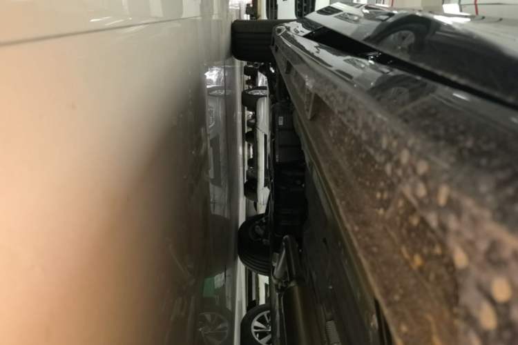 Used Wuling 730 2025 Model 1.5T CVT Elite Edition Right Side Sill