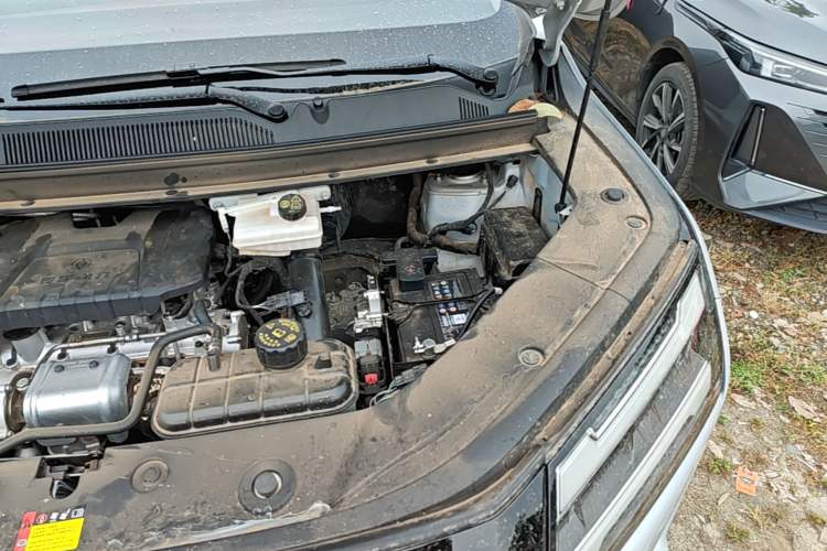 Used Wuling 730 2025 Model 1.5T CVT Elite Edition Engine Bay Left