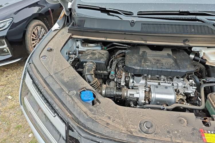 Used Wuling 730 2025 Model 1.5T CVT Elite Edition Engine Bay Right