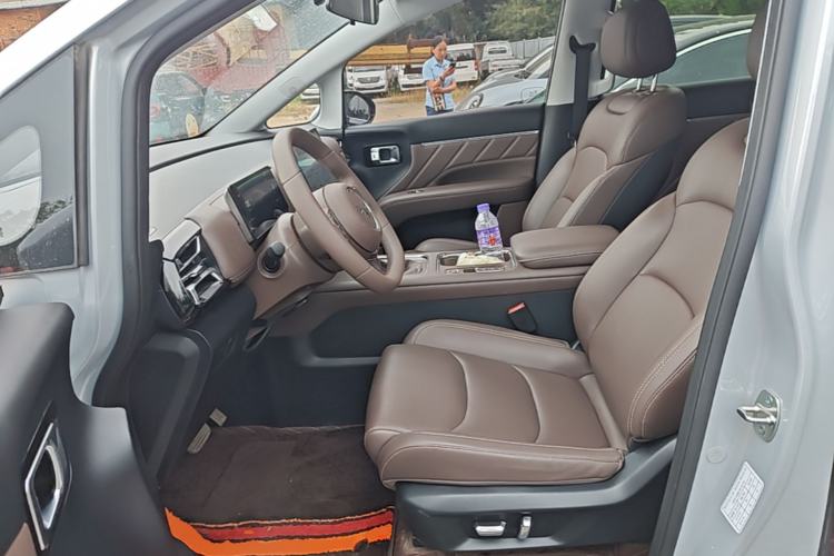 Used Wuling 730 2025 Model 1.5T CVT Elite Edition Left Front Seat