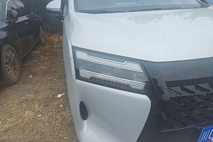 Used Wuling 730 2025 Model 1.5T CVT Elite Edition Right Front Headlight