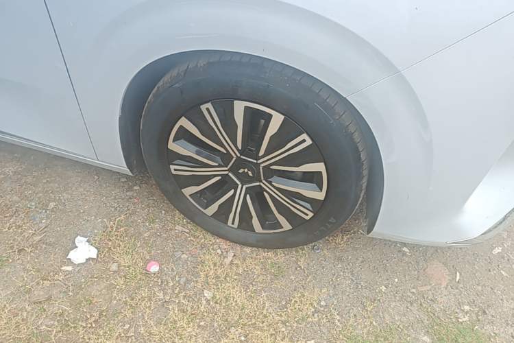 Used Wuling 730 2025 Model 1.5T CVT Elite Edition Right Front Wheel Hub