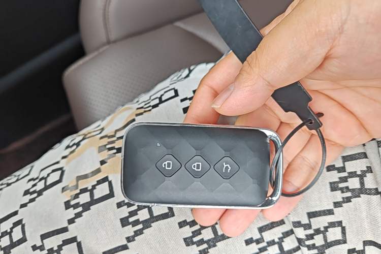 Used Wuling 730 2025 Model 1.5T CVT Elite Edition Vehicle Key