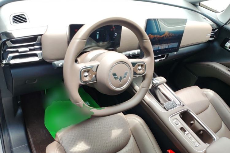 Used Wuling 730 2025 Model 1.5T CVT Elite Edition Center Console