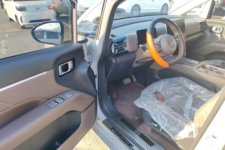 Used Wuling 730 2025 Model 1.5T CVT Elite Edition Driver Seat