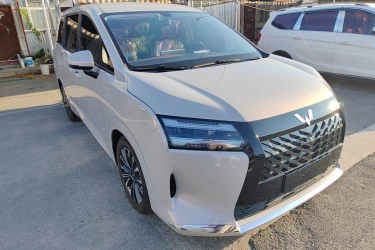 Used Wuling 730 2025 Model 1.5T CVT Elite Edition Front Right 45 Deg