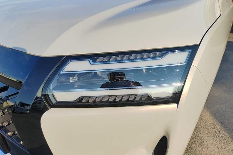 Used Wuling 730 2025 Model 1.5T CVT Elite Edition Left Front Headlight