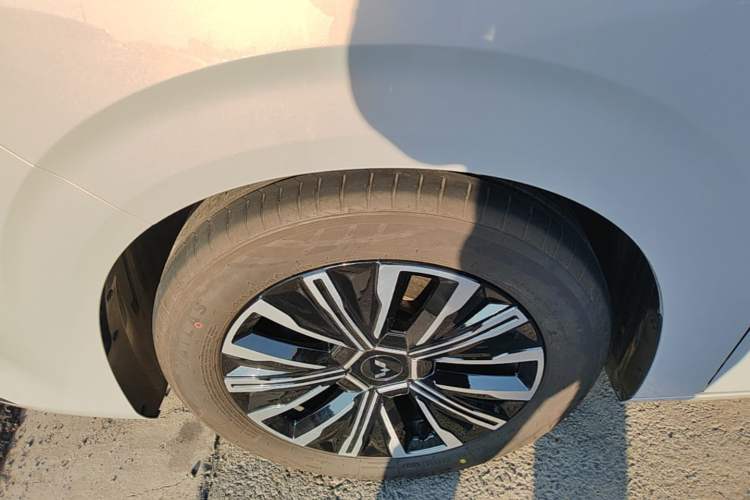 Used Wuling 730 2025 Model 1.5T CVT Elite Edition Left Front Wheel Hub