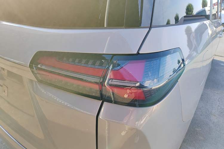 Used Wuling 730 2025 Model 1.5T CVT Elite Edition Right Rear Taillight