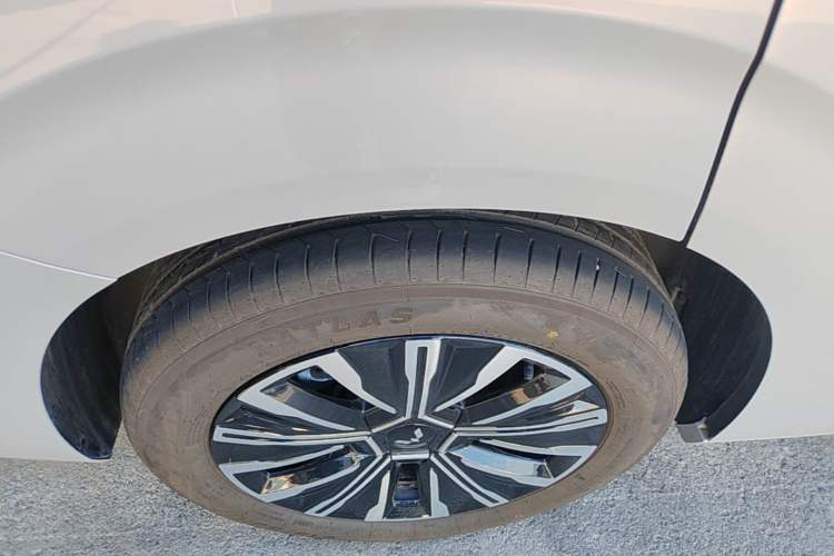 Used Wuling 730 2025 Model 1.5T CVT Elite Edition Right Rear Wheel Hub