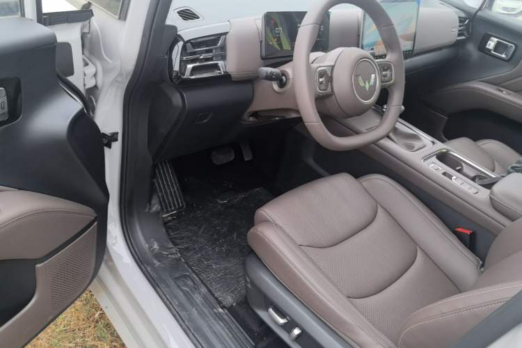 Used Wuling 730 2025 Model 1.5T CVT Elite Edition Driver Seat