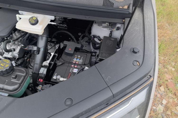 Used Wuling 730 2025 Model 1.5T CVT Elite Edition Engine Bay Left