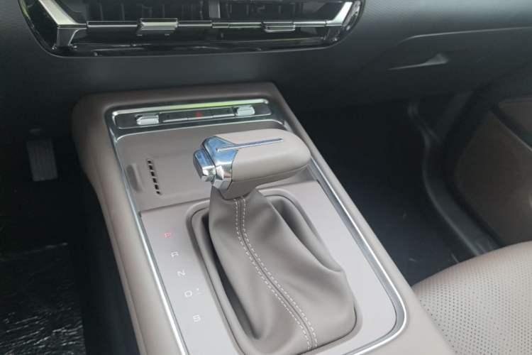 Used Wuling 730 2025 Model 1.5T CVT Elite Edition Gear Lever