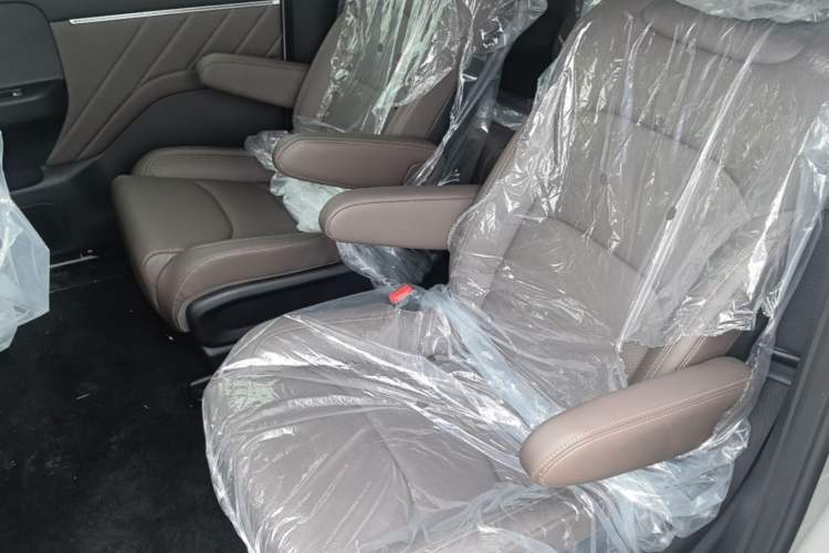 Used Wuling 730 2025 Model 1.5T CVT Elite Edition Left Rear Seat