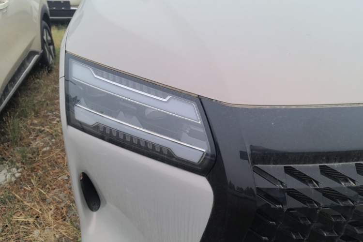 Used Wuling 730 2025 Model 1.5T CVT Elite Edition Right Front Headlight