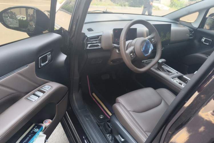 Used Wuling 730 2025 Model 1.5T CVT Elite Edition Driver Seat