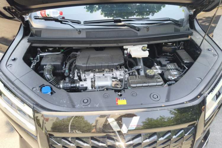 Used Wuling 730 2025 Model 1.5T CVT Elite Edition Engine Bay