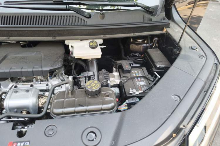 Used Wuling 730 2025 Model 1.5T CVT Elite Edition Engine Bay Left