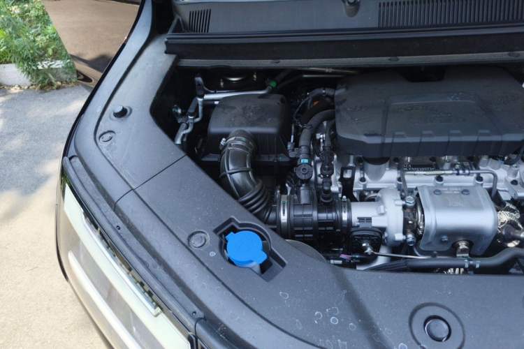 Used Wuling 730 2025 Model 1.5T CVT Elite Edition Engine Bay Right