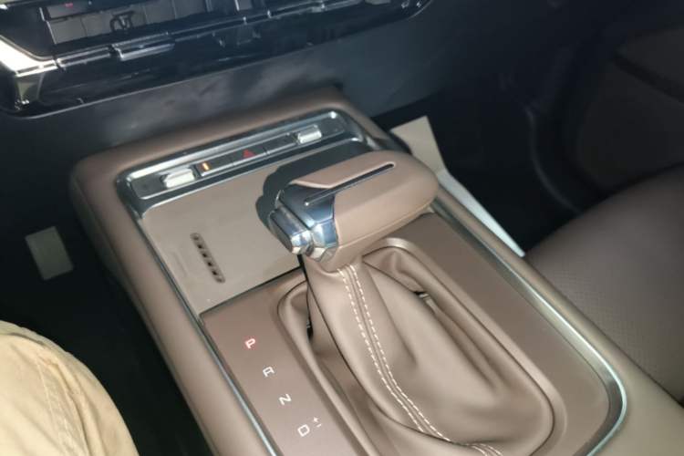 Used Wuling 730 2025 Model 1.5T CVT Elite Edition Gear Lever