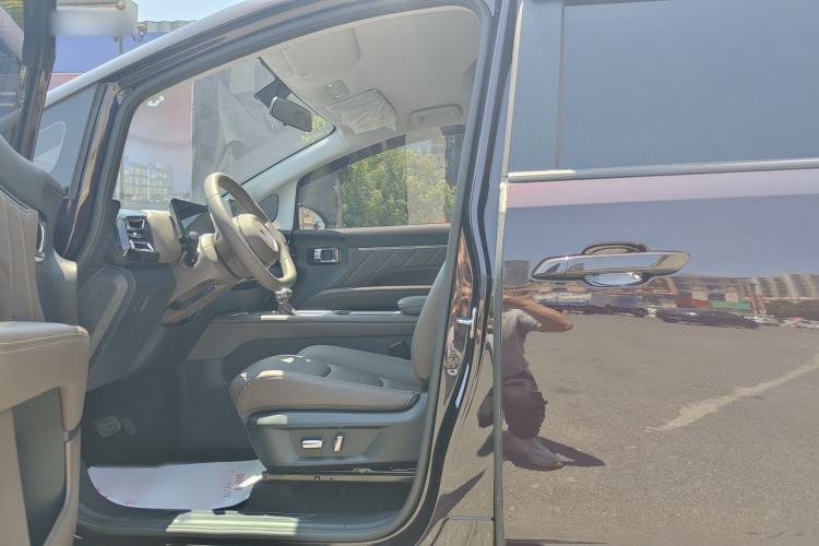Used Wuling 730 2025 Model 1.5T CVT Elite Edition Left Front Seat