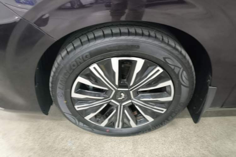 Used Wuling 730 2025 Model 1.5T CVT Elite Edition Left Front Wheel Hub
