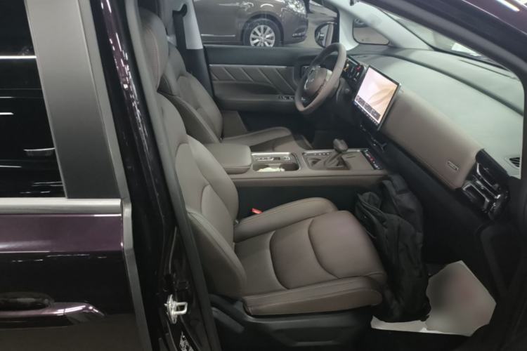 Used Wuling 730 2025 Model 1.5T CVT Elite Edition Right Front Seat