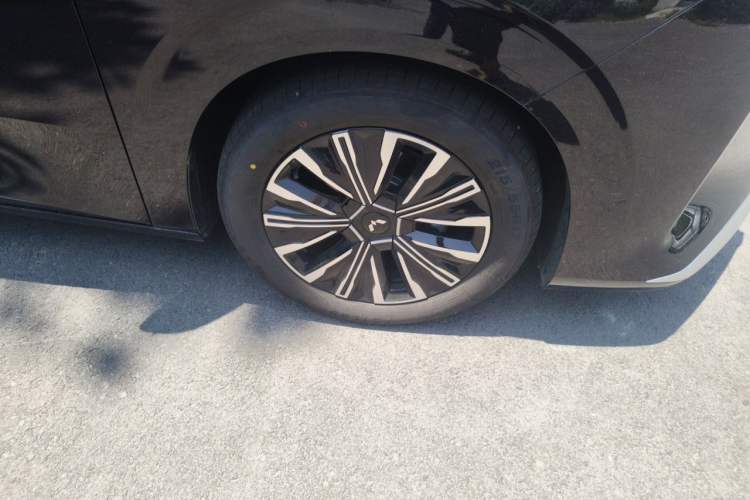 Used Wuling 730 2025 Model 1.5T CVT Elite Edition Right Front Wheel Hub