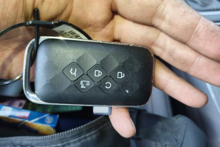 Used Wuling 730 2025 Model 1.5T CVT Elite Edition Vehicle Key