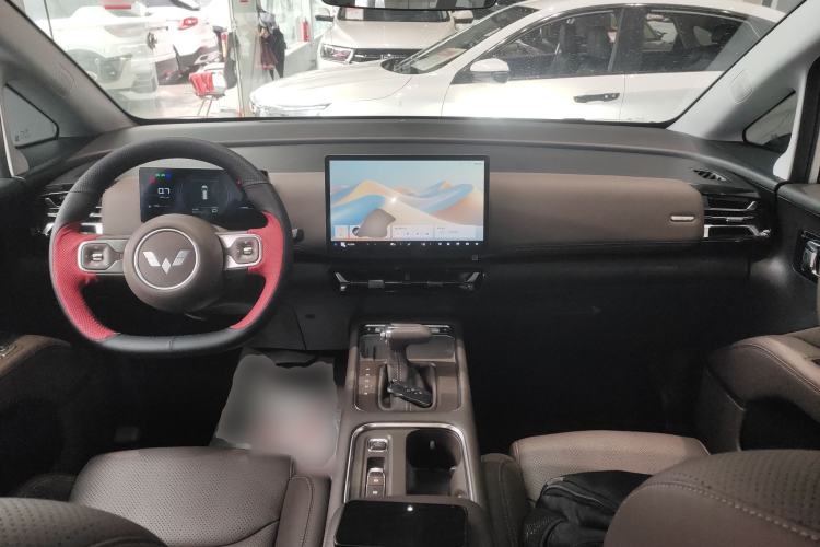 Used Wuling 730 2025 Model 1.5T CVT Elite Edition Center Console