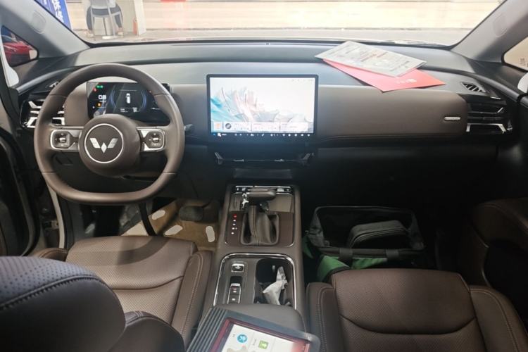 Used Wuling 730 2025 Model 1.5T CVT Elite Edition Center Console