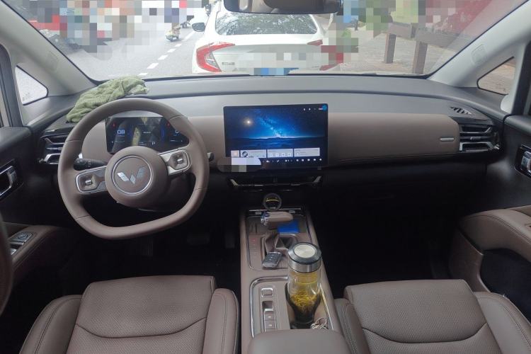 Used Wuling 730 2025 Model 1.5T CVT Elite Edition Center Console