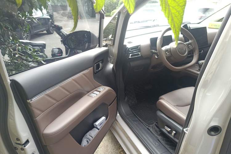 Used Wuling 730 2025 Model 1.5T CVT Elite Edition Driver Seat