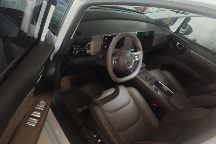 Used Wuling 730 2025 Model 1.5T CVT Elite Edition Driver Seat