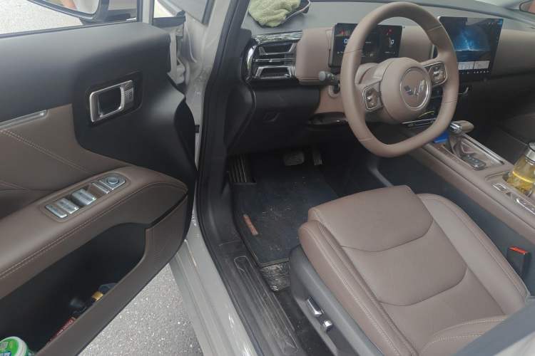 Used Wuling 730 2025 Model 1.5T CVT Elite Edition Driver Seat