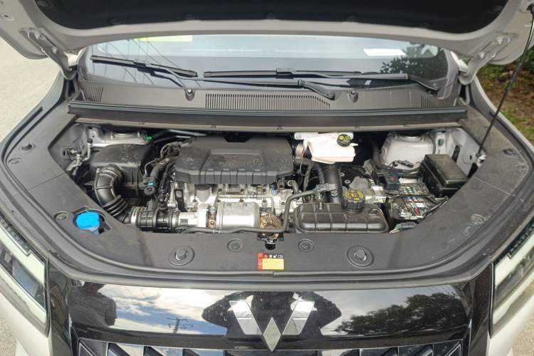 Used Wuling 730 2025 Model 1.5T CVT Elite Edition Engine Bay